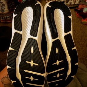 NWOT under armour shoes